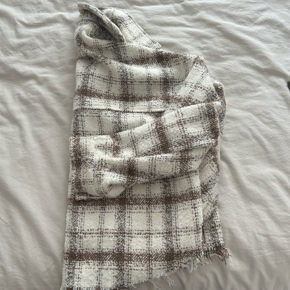 Shacket - Picture 3 of 3